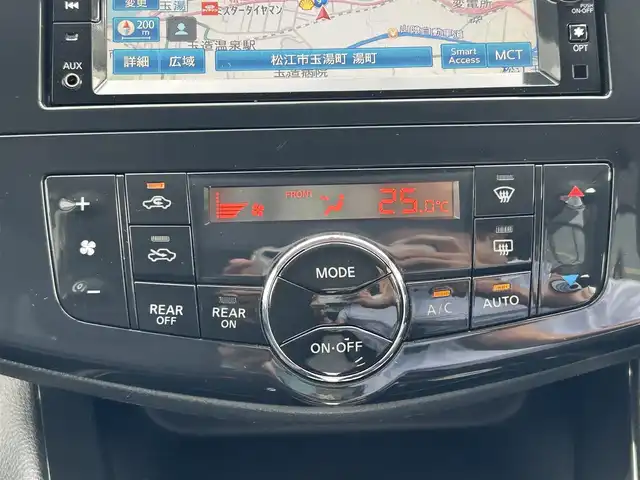日産 セレナ ハイウェイS G Sハイブリッド 島根県 2013(平25)年 6.8万km ブリリアントホワイトパール 純正ナビ(MC312D-W)/(AM/FM/CD/DVD/Bluetooth)/クルーズコントロール/バックカメラ/片側パワースライドドア/ビルトインETC/後席サンシェード/スマートキー/スペアキー×1/プッシュスタート/純正16インチアルミホイール/純正フロアマット/取扱説明書/保証書