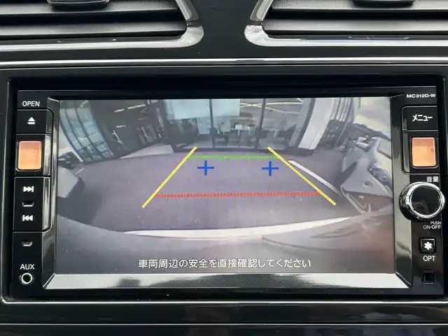 日産 セレナ ハイウェイS G Sハイブリッド 島根県 2013(平25)年 6.8万km ブリリアントホワイトパール 純正ナビ(MC312D-W)/(AM/FM/CD/DVD/Bluetooth)/クルーズコントロール/バックカメラ/片側パワースライドドア/ビルトインETC/後席サンシェード/スマートキー/スペアキー×1/プッシュスタート/純正16インチアルミホイール/純正フロアマット/取扱説明書/保証書