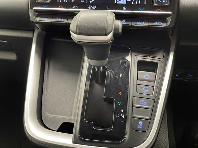 トヨタ ノア 宮崎県 2022(令4)年 3.1万km ホワイトパールクリスタルシャイン 純正ディスプレイオーディオナビ(フルセグTV/BT)/後席モニター/レーダークルコン/両側パワスラ/衝突軽減ブレーキ/コーナーセンサー/全方位モニター/トヨタセーフティ/シートヒーター/ステアリングスイッチ/ドラレコ前後/ETC2.0/USBポート/純正LEDヘッドライト/純正17インチアルミホイル/純正フロアマット/プッシュスタート/スマートキー