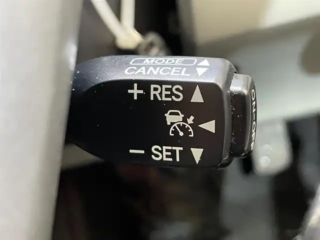 トヨタ プリウス G ツーリングセレ レザーパック 岩手県 2013(平25)年 8万km ホワイトパールクリスタルシャイン ヘッドアップディスプレイ/追従クルーズコントロール/オートライト/横滑り防止装置/アイドリングストップ/バックカメラ/コーナーセンサー/レザーシート/前席シートヒーター/運転席パワーシート/ビルトインETC/ワイパーデアイサー/ヘッドライトウォッシャー/パーキングアシスト/純正HDDナビ/純正フロアマット/純正17インチアルミホイール/純正LEDヘッドライト/純正オプションフォグライト/純正フロアマット/パワーステアリング/パワーウィンドウ