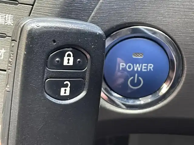 トヨタ プリウス G ツーリングセレ レザーパック 岩手県 2013(平25)年 8万km ホワイトパールクリスタルシャイン ヘッドアップディスプレイ/追従クルーズコントロール/オートライト/横滑り防止装置/アイドリングストップ/バックカメラ/コーナーセンサー/レザーシート/前席シートヒーター/運転席パワーシート/ビルトインETC/ワイパーデアイサー/ヘッドライトウォッシャー/パーキングアシスト/純正HDDナビ/純正フロアマット/純正17インチアルミホイール/純正LEDヘッドライト/純正オプションフォグライト/純正フロアマット/パワーステアリング/パワーウィンドウ