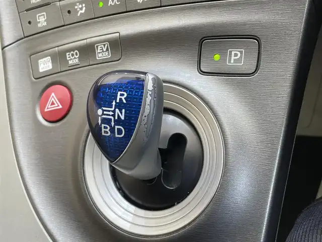 トヨタ プリウス G ツーリングセレ レザーパック 岩手県 2013(平25)年 8万km ホワイトパールクリスタルシャイン ヘッドアップディスプレイ/追従クルーズコントロール/オートライト/横滑り防止装置/アイドリングストップ/バックカメラ/コーナーセンサー/レザーシート/前席シートヒーター/運転席パワーシート/ビルトインETC/ワイパーデアイサー/ヘッドライトウォッシャー/パーキングアシスト/純正HDDナビ/純正フロアマット/純正17インチアルミホイール/純正LEDヘッドライト/純正オプションフォグライト/純正フロアマット/パワーステアリング/パワーウィンドウ