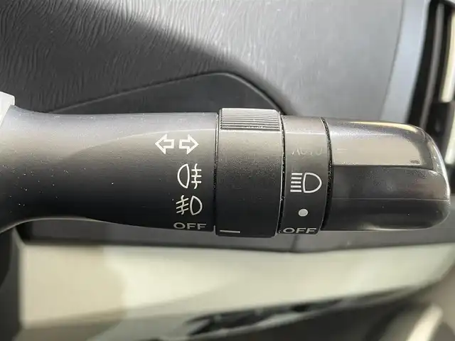 トヨタ プリウス G ツーリングセレ レザーパック 岩手県 2013(平25)年 8万km ホワイトパールクリスタルシャイン ヘッドアップディスプレイ/追従クルーズコントロール/オートライト/横滑り防止装置/アイドリングストップ/バックカメラ/コーナーセンサー/レザーシート/前席シートヒーター/運転席パワーシート/ビルトインETC/ワイパーデアイサー/ヘッドライトウォッシャー/パーキングアシスト/純正HDDナビ/純正フロアマット/純正17インチアルミホイール/純正LEDヘッドライト/純正オプションフォグライト/純正フロアマット/パワーステアリング/パワーウィンドウ