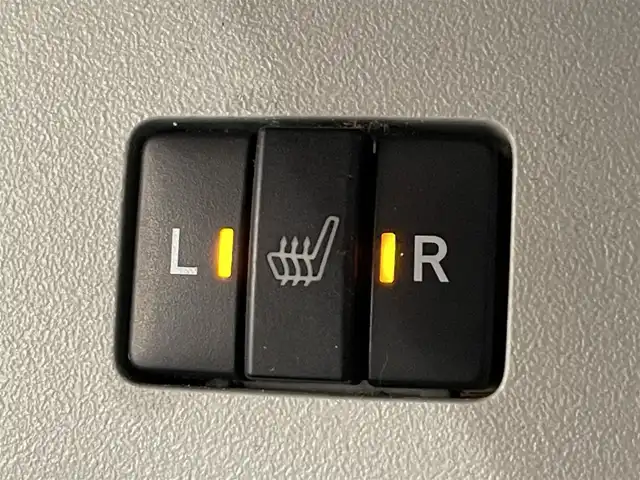 トヨタ プリウス G ツーリングセレ レザーパック 岩手県 2013(平25)年 8万km ホワイトパールクリスタルシャイン ヘッドアップディスプレイ/追従クルーズコントロール/オートライト/横滑り防止装置/アイドリングストップ/バックカメラ/コーナーセンサー/レザーシート/前席シートヒーター/運転席パワーシート/ビルトインETC/ワイパーデアイサー/ヘッドライトウォッシャー/パーキングアシスト/純正HDDナビ/純正フロアマット/純正17インチアルミホイール/純正LEDヘッドライト/純正オプションフォグライト/純正フロアマット/パワーステアリング/パワーウィンドウ