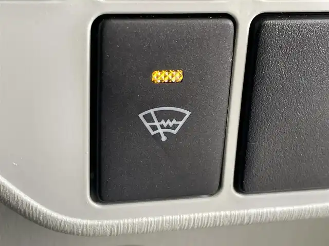 トヨタ プリウス G ツーリングセレ レザーパック 岩手県 2013(平25)年 8万km ホワイトパールクリスタルシャイン ヘッドアップディスプレイ/追従クルーズコントロール/オートライト/横滑り防止装置/アイドリングストップ/バックカメラ/コーナーセンサー/レザーシート/前席シートヒーター/運転席パワーシート/ビルトインETC/ワイパーデアイサー/ヘッドライトウォッシャー/パーキングアシスト/純正HDDナビ/純正フロアマット/純正17インチアルミホイール/純正LEDヘッドライト/純正オプションフォグライト/純正フロアマット/パワーステアリング/パワーウィンドウ