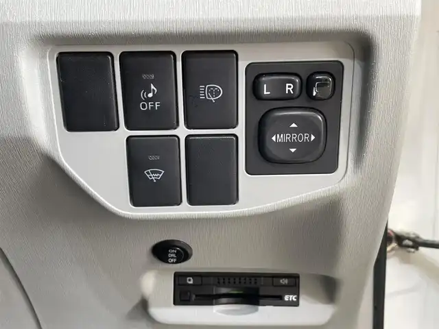 トヨタ プリウス G ツーリングセレ レザーパック 岩手県 2013(平25)年 8万km ホワイトパールクリスタルシャイン ヘッドアップディスプレイ/追従クルーズコントロール/オートライト/横滑り防止装置/アイドリングストップ/バックカメラ/コーナーセンサー/レザーシート/前席シートヒーター/運転席パワーシート/ビルトインETC/ワイパーデアイサー/ヘッドライトウォッシャー/パーキングアシスト/純正HDDナビ/純正フロアマット/純正17インチアルミホイール/純正LEDヘッドライト/純正オプションフォグライト/純正フロアマット/パワーステアリング/パワーウィンドウ