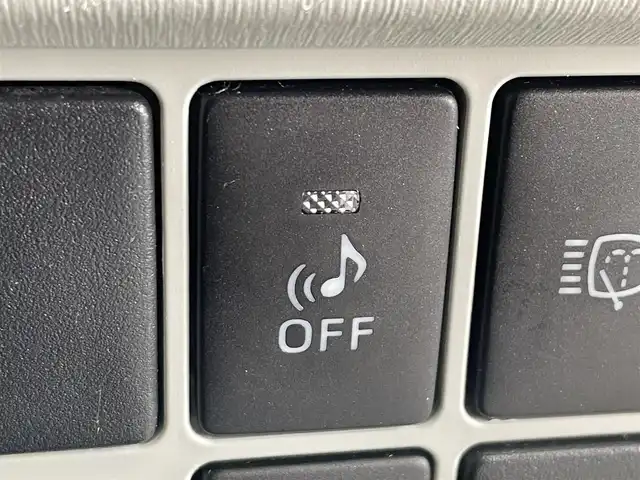 トヨタ プリウス G ツーリングセレ レザーパック 岩手県 2013(平25)年 8万km ホワイトパールクリスタルシャイン ヘッドアップディスプレイ/追従クルーズコントロール/オートライト/横滑り防止装置/アイドリングストップ/バックカメラ/コーナーセンサー/レザーシート/前席シートヒーター/運転席パワーシート/ビルトインETC/ワイパーデアイサー/ヘッドライトウォッシャー/パーキングアシスト/純正HDDナビ/純正フロアマット/純正17インチアルミホイール/純正LEDヘッドライト/純正オプションフォグライト/純正フロアマット/パワーステアリング/パワーウィンドウ