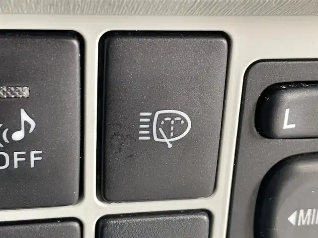 トヨタ プリウス G ツーリングセレ レザーパック 岩手県 2013(平25)年 8万km ホワイトパールクリスタルシャイン ヘッドアップディスプレイ/追従クルーズコントロール/オートライト/横滑り防止装置/アイドリングストップ/バックカメラ/コーナーセンサー/レザーシート/前席シートヒーター/運転席パワーシート/ビルトインETC/ワイパーデアイサー/ヘッドライトウォッシャー/パーキングアシスト/純正HDDナビ/純正フロアマット/純正17インチアルミホイール/純正LEDヘッドライト/純正オプションフォグライト/純正フロアマット/パワーステアリング/パワーウィンドウ