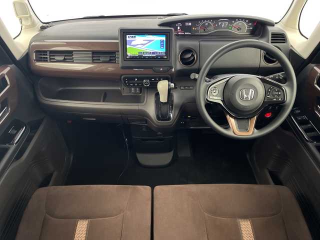 ホンダ Ｎ ＢＯＸ G･L ホンダセンシング カッパーブラウンスタイル 鹿児島県 2018(平30)年 6.3万km プラチナホワイトパール 社外ナビ/(BT/CD/DVD/AM/FM/フルセグTV)/ホンダセンシング/先行車発進お知らせ機能/誤発進抑制機能/衝突軽減ブレーキ/レーンキープアシスト/レーダークルーズコントロール/両側パワースライドドア/チップアップシート/前方ドライブレコーダー/ベンチシート/後方コーナーセンサー/オートマチックハイビーム/ビルトインETC/アイドリングストップ/ステアリングスイッチ/純正LEDヘッドライト/純正フロアマット/保証書/取扱説明書