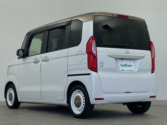 ホンダ Ｎ ＢＯＸ G･L ホンダセンシング カッパーブラウンスタイル 鹿児島県 2018(平30)年 6.3万km プラチナホワイトパール 社外ナビ/(BT/CD/DVD/AM/FM/フルセグTV)/ホンダセンシング/先行車発進お知らせ機能/誤発進抑制機能/衝突軽減ブレーキ/レーンキープアシスト/レーダークルーズコントロール/両側パワースライドドア/チップアップシート/前方ドライブレコーダー/ベンチシート/後方コーナーセンサー/オートマチックハイビーム/ビルトインETC/アイドリングストップ/ステアリングスイッチ/純正LEDヘッドライト/純正フロアマット/保証書/取扱説明書