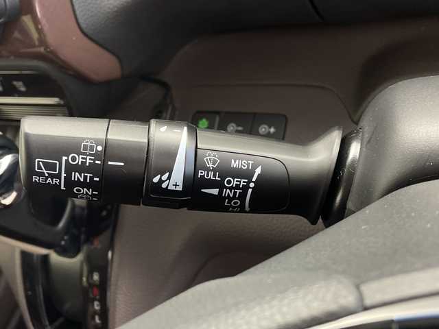 ホンダ Ｎ ＢＯＸ G･L ホンダセンシング カッパーブラウンスタイル 鹿児島県 2018(平30)年 6.3万km プラチナホワイトパール 社外ナビ/(BT/CD/DVD/AM/FM/フルセグTV)/ホンダセンシング/先行車発進お知らせ機能/誤発進抑制機能/衝突軽減ブレーキ/レーンキープアシスト/レーダークルーズコントロール/両側パワースライドドア/チップアップシート/前方ドライブレコーダー/ベンチシート/後方コーナーセンサー/オートマチックハイビーム/ビルトインETC/アイドリングストップ/ステアリングスイッチ/純正LEDヘッドライト/純正フロアマット/保証書/取扱説明書