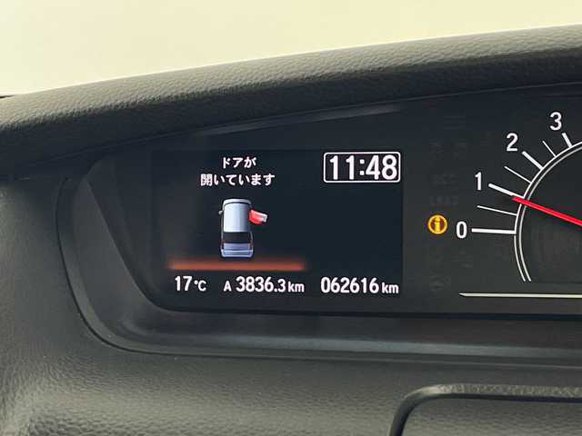 ホンダ Ｎ ＢＯＸ G･L ホンダセンシング カッパーブラウンスタイル 鹿児島県 2018(平30)年 6.3万km プラチナホワイトパール 社外ナビ/(BT/CD/DVD/AM/FM/フルセグTV)/ホンダセンシング/先行車発進お知らせ機能/誤発進抑制機能/衝突軽減ブレーキ/レーンキープアシスト/レーダークルーズコントロール/両側パワースライドドア/チップアップシート/前方ドライブレコーダー/ベンチシート/後方コーナーセンサー/オートマチックハイビーム/ビルトインETC/アイドリングストップ/ステアリングスイッチ/純正LEDヘッドライト/純正フロアマット/保証書/取扱説明書