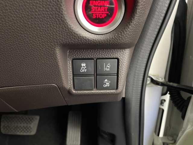 ホンダ Ｎ ＢＯＸ G･L ホンダセンシング カッパーブラウンスタイル 鹿児島県 2018(平30)年 6.3万km プラチナホワイトパール 社外ナビ/(BT/CD/DVD/AM/FM/フルセグTV)/ホンダセンシング/先行車発進お知らせ機能/誤発進抑制機能/衝突軽減ブレーキ/レーンキープアシスト/レーダークルーズコントロール/両側パワースライドドア/チップアップシート/前方ドライブレコーダー/ベンチシート/後方コーナーセンサー/オートマチックハイビーム/ビルトインETC/アイドリングストップ/ステアリングスイッチ/純正LEDヘッドライト/純正フロアマット/保証書/取扱説明書