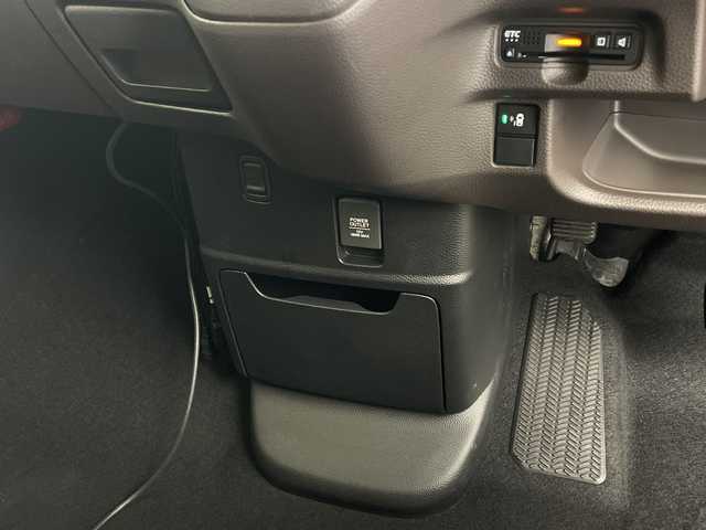 ホンダ Ｎ ＢＯＸ G･L ホンダセンシング カッパーブラウンスタイル 鹿児島県 2018(平30)年 6.3万km プラチナホワイトパール 社外ナビ/(BT/CD/DVD/AM/FM/フルセグTV)/ホンダセンシング/先行車発進お知らせ機能/誤発進抑制機能/衝突軽減ブレーキ/レーンキープアシスト/レーダークルーズコントロール/両側パワースライドドア/チップアップシート/前方ドライブレコーダー/ベンチシート/後方コーナーセンサー/オートマチックハイビーム/ビルトインETC/アイドリングストップ/ステアリングスイッチ/純正LEDヘッドライト/純正フロアマット/保証書/取扱説明書