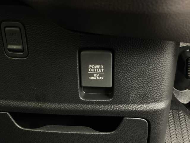 ホンダ Ｎ ＢＯＸ G･L ホンダセンシング カッパーブラウンスタイル 鹿児島県 2018(平30)年 6.3万km プラチナホワイトパール 社外ナビ/(BT/CD/DVD/AM/FM/フルセグTV)/ホンダセンシング/先行車発進お知らせ機能/誤発進抑制機能/衝突軽減ブレーキ/レーンキープアシスト/レーダークルーズコントロール/両側パワースライドドア/チップアップシート/前方ドライブレコーダー/ベンチシート/後方コーナーセンサー/オートマチックハイビーム/ビルトインETC/アイドリングストップ/ステアリングスイッチ/純正LEDヘッドライト/純正フロアマット/保証書/取扱説明書