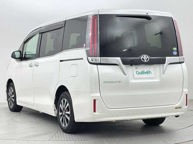 トヨタ エスクァイア Gi 新潟県 2018(平30)年 4.3万km ホワイトパールクリスタルシャイン 衝突被害軽減ブレーキ/レーンキープアシスト/純正７インチナビ/　（フルセグTV/BT/CD/DVD/AM/FM）/バックカメラ/両側パワースライドドア/クルーズコントロール/LEDヘッドライト/革シート/シートヒーター/純正15インチアルミホイール/アイドリングストップ/スマートキー/ビルトインETC