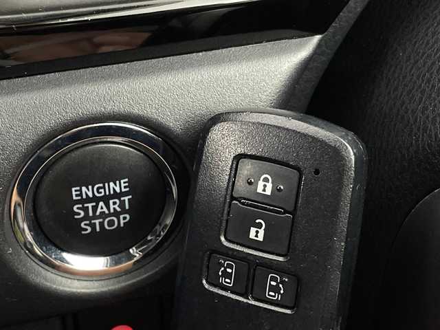 トヨタ エスクァイア Gi 新潟県 2018(平30)年 4.3万km ホワイトパールクリスタルシャイン 衝突被害軽減ブレーキ/レーンキープアシスト/純正７インチナビ/　（フルセグTV/BT/CD/DVD/AM/FM）/バックカメラ/両側パワースライドドア/クルーズコントロール/LEDヘッドライト/革シート/シートヒーター/純正15インチアルミホイール/アイドリングストップ/スマートキー/ビルトインETC