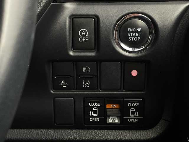 トヨタ エスクァイア Gi 新潟県 2018(平30)年 4.3万km ホワイトパールクリスタルシャイン 衝突被害軽減ブレーキ/レーンキープアシスト/純正７インチナビ/　（フルセグTV/BT/CD/DVD/AM/FM）/バックカメラ/両側パワースライドドア/クルーズコントロール/LEDヘッドライト/革シート/シートヒーター/純正15インチアルミホイール/アイドリングストップ/スマートキー/ビルトインETC