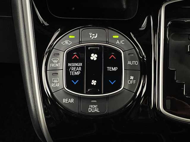 トヨタ エスクァイア Gi 新潟県 2018(平30)年 4.3万km ホワイトパールクリスタルシャイン 衝突被害軽減ブレーキ/レーンキープアシスト/純正７インチナビ/　（フルセグTV/BT/CD/DVD/AM/FM）/バックカメラ/両側パワースライドドア/クルーズコントロール/LEDヘッドライト/革シート/シートヒーター/純正15インチアルミホイール/アイドリングストップ/スマートキー/ビルトインETC
