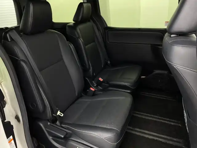 トヨタ エスクァイア Gi 新潟県 2018(平30)年 4.3万km ホワイトパールクリスタルシャイン 衝突被害軽減ブレーキ/レーンキープアシスト/純正７インチナビ/　（フルセグTV/BT/CD/DVD/AM/FM）/バックカメラ/両側パワースライドドア/クルーズコントロール/LEDヘッドライト/革シート/シートヒーター/純正15インチアルミホイール/アイドリングストップ/スマートキー/ビルトインETC