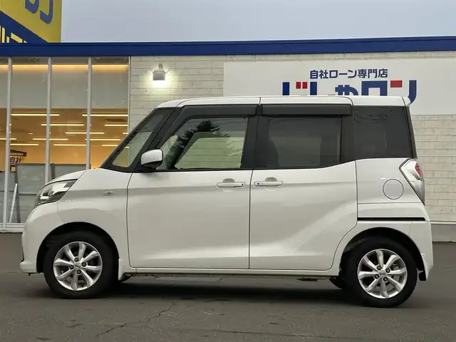 日産 デイズ ルークス X Vセレクション 道北・旭川 2017(平29)年 9.7万km ホワイトパール (株)IDOMが運営する【じしゃロン旭川店】の自社ローン専用車両になります。こちらは現金またはオートローンご利用時の価格です。自社ローンご希望の方は別途その旨お申付け下さい/　/・純正ナビ(CD/DVD/BT/SD/フルセグ)/・アラウンドビューモニター/・ETC/・ドライブレコーダー/・レーダーブレーキ/・両席パワースライドドア/・プッシュスタート/・スマートキー２個/・取扱説明書