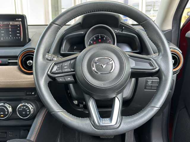 マツダ デミオ 13Sテーラードブラウン 静岡県 2017(平29)年 3.6万km ソウルレッドプレミアムメタリック 専用インテリア/【主要装備】/純正ナビ　/ステアリングスイッチ　/ヘッドアップディスプレイ　/シートヒーター　/ドライブレコーダー　/スマートシティブレーキサポート　/スマートキー　/プッシュスタート　/スペアキー有り　/オートライト　/ＥＴＣ/純正15インチアルミ