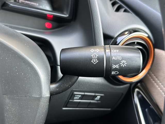 マツダ デミオ 13Sテーラードブラウン 静岡県 2017(平29)年 3.6万km ソウルレッドプレミアムメタリック 専用インテリア/【主要装備】/純正ナビ　/ステアリングスイッチ　/ヘッドアップディスプレイ　/シートヒーター　/ドライブレコーダー　/スマートシティブレーキサポート　/スマートキー　/プッシュスタート　/スペアキー有り　/オートライト　/ＥＴＣ/純正15インチアルミ