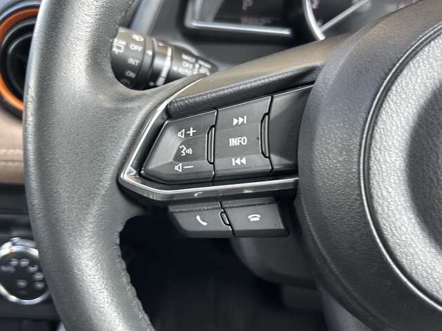 マツダ デミオ 13Sテーラードブラウン 静岡県 2017(平29)年 3.6万km ソウルレッドプレミアムメタリック 専用インテリア/【主要装備】/純正ナビ　/ステアリングスイッチ　/ヘッドアップディスプレイ　/シートヒーター　/ドライブレコーダー　/スマートシティブレーキサポート　/スマートキー　/プッシュスタート　/スペアキー有り　/オートライト　/ＥＴＣ/純正15インチアルミ