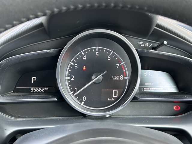 マツダ デミオ 13Sテーラードブラウン 静岡県 2017(平29)年 3.6万km ソウルレッドプレミアムメタリック 専用インテリア/【主要装備】/純正ナビ　/ステアリングスイッチ　/ヘッドアップディスプレイ　/シートヒーター　/ドライブレコーダー　/スマートシティブレーキサポート　/スマートキー　/プッシュスタート　/スペアキー有り　/オートライト　/ＥＴＣ/純正15インチアルミ