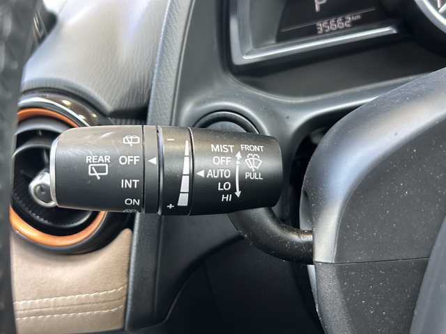 マツダ デミオ 13Sテーラードブラウン 静岡県 2017(平29)年 3.6万km ソウルレッドプレミアムメタリック 専用インテリア/【主要装備】/純正ナビ　/ステアリングスイッチ　/ヘッドアップディスプレイ　/シートヒーター　/ドライブレコーダー　/スマートシティブレーキサポート　/スマートキー　/プッシュスタート　/スペアキー有り　/オートライト　/ＥＴＣ/純正15インチアルミ