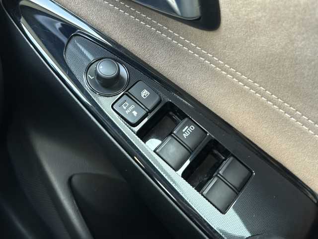 マツダ デミオ 13Sテーラードブラウン 静岡県 2017(平29)年 3.6万km ソウルレッドプレミアムメタリック 専用インテリア/【主要装備】/純正ナビ　/ステアリングスイッチ　/ヘッドアップディスプレイ　/シートヒーター　/ドライブレコーダー　/スマートシティブレーキサポート　/スマートキー　/プッシュスタート　/スペアキー有り　/オートライト　/ＥＴＣ/純正15インチアルミ