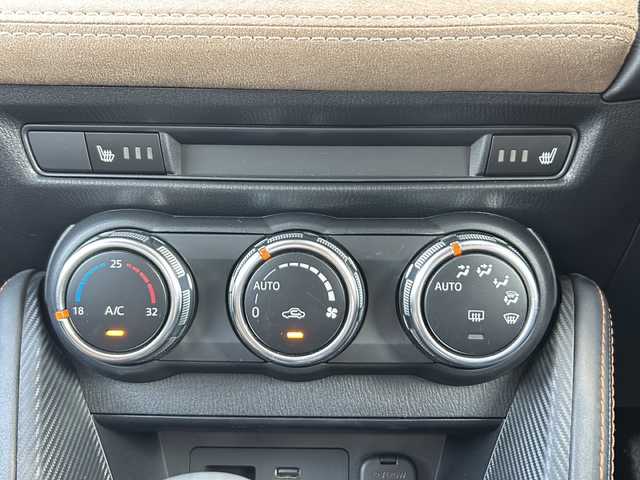 マツダ デミオ 13Sテーラードブラウン 静岡県 2017(平29)年 3.6万km ソウルレッドプレミアムメタリック 専用インテリア/【主要装備】/純正ナビ　/ステアリングスイッチ　/ヘッドアップディスプレイ　/シートヒーター　/ドライブレコーダー　/スマートシティブレーキサポート　/スマートキー　/プッシュスタート　/スペアキー有り　/オートライト　/ＥＴＣ/純正15インチアルミ