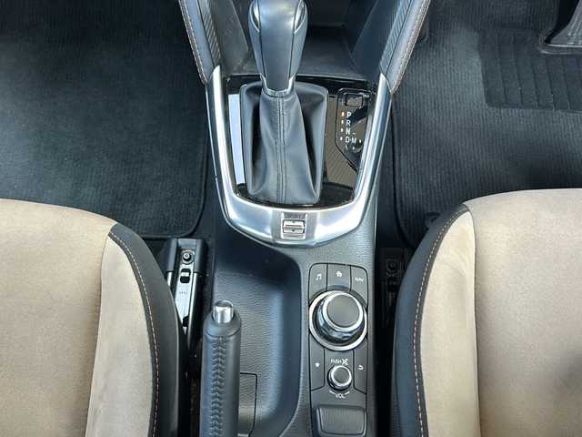 マツダ デミオ 13Sテーラードブラウン 静岡県 2017(平29)年 3.6万km ソウルレッドプレミアムメタリック 専用インテリア/【主要装備】/純正ナビ　/ステアリングスイッチ　/ヘッドアップディスプレイ　/シートヒーター　/ドライブレコーダー　/スマートシティブレーキサポート　/スマートキー　/プッシュスタート　/スペアキー有り　/オートライト　/ＥＴＣ/純正15インチアルミ