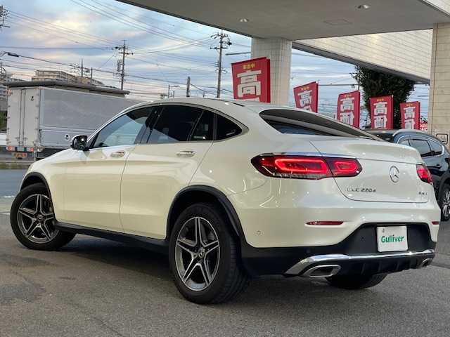 メルセデス・ベンツ ＧＬＣ２２０ d 4マチック クーペ AMGライン 愛知県 2021(令3)年 4.8万km ダイヤモンドホワイト レザーエクスクルーシブＰＫＧ/・１２．３インチデジタルメーター/・ヘッドアップディスプレイ/・黒革シート/・エナジャイジングＰＫＧ/・マルチコントロールシートバック/・Ｂｕｒｍｅｓｔｅｒサウンド（１３スピーカー）/純正１０．２５インチナビ/（フルセグ/USB/BT/AM/FM)/サンルーフ/アラウンドビューモニター/ETC2.0/パワーシート/シートヒーター/エアシート/純正フロアマット/電動リアゲート/電動格納式ミラー/クリアランスソナー/レーダークルーズコントロール/ABS/衝突被害軽減システム/横滑り防止装置/レーンキープアシスト/盗難防止装置/LEDオートライト/純正アルミホイール/保証書/取扱説明書/スペアキー/スマートキー