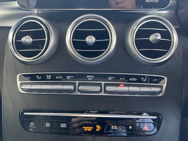 メルセデス・ベンツ ＧＬＣ２２０ d 4マチック クーペ AMGライン 愛知県 2021(令3)年 4.8万km ダイヤモンドホワイト レザーエクスクルーシブＰＫＧ/・１２．３インチデジタルメーター/・ヘッドアップディスプレイ/・黒革シート/・エナジャイジングＰＫＧ/・マルチコントロールシートバック/・Ｂｕｒｍｅｓｔｅｒサウンド（１３スピーカー）/純正１０．２５インチナビ/（フルセグ/USB/BT/AM/FM)/サンルーフ/アラウンドビューモニター/ETC2.0/パワーシート/シートヒーター/エアシート/純正フロアマット/電動リアゲート/電動格納式ミラー/クリアランスソナー/レーダークルーズコントロール/ABS/衝突被害軽減システム/横滑り防止装置/レーンキープアシスト/盗難防止装置/LEDオートライト/純正アルミホイール/保証書/取扱説明書/スペアキー/スマートキー