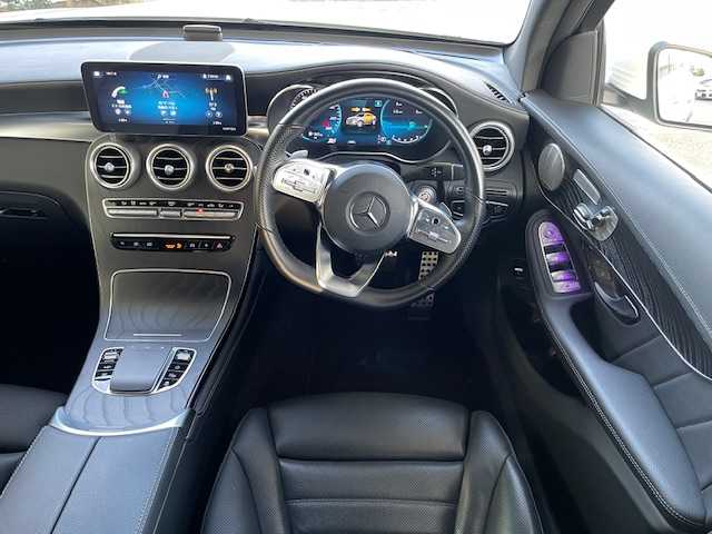 メルセデス・ベンツ ＧＬＣ２２０ d 4マチック クーペ AMGライン 愛知県 2021(令3)年 4.8万km ダイヤモンドホワイト レザーエクスクルーシブＰＫＧ/・１２．３インチデジタルメーター/・ヘッドアップディスプレイ/・黒革シート/・エナジャイジングＰＫＧ/・マルチコントロールシートバック/・Ｂｕｒｍｅｓｔｅｒサウンド（１３スピーカー）/純正１０．２５インチナビ/（フルセグ/USB/BT/AM/FM)/サンルーフ/アラウンドビューモニター/ETC2.0/パワーシート/シートヒーター/エアシート/純正フロアマット/電動リアゲート/電動格納式ミラー/クリアランスソナー/レーダークルーズコントロール/ABS/衝突被害軽減システム/横滑り防止装置/レーンキープアシスト/盗難防止装置/LEDオートライト/純正アルミホイール/保証書/取扱説明書/スペアキー/スマートキー