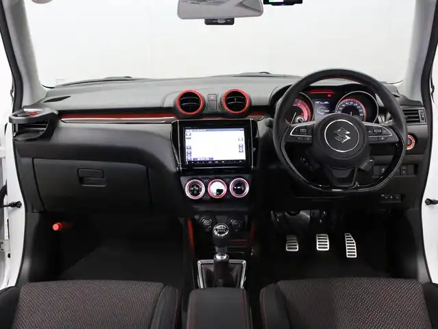 スズキ スイフト スポーツ 三重県 2023(令5)年 1.7万km ピュアホワイトP セーフティサポート/アイドリングストップ/純正8インチメモリナビ・地デジTV/・DVD/CD/・Bluetooth/全方位モニター/バックソナー/セルスタードライブレコーダー/セルスターGPSレーダー探知機/レーダークルーズコントロール/ブラインドスポットモニター/シートヒーター/ビルトインETC/純正17インチアルミホイール/LEDヘッドランプ/・オートライト/フロントフォグランプ/プッシュエンジンスタート/スマートキー×2/新車時保証書/取扱説明書