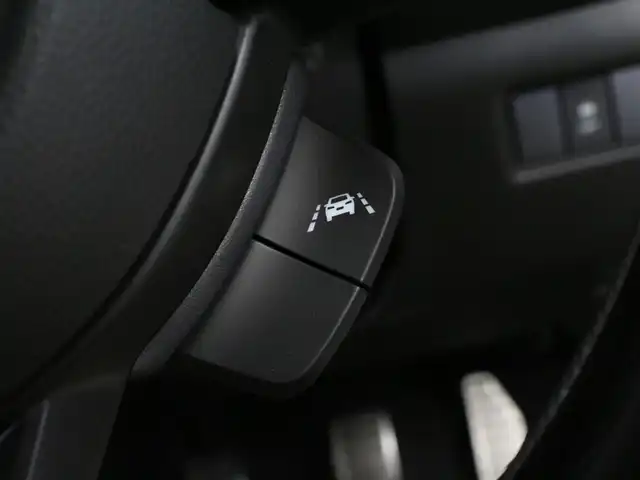 スズキ スイフト スポーツ 三重県 2023(令5)年 1.7万km ピュアホワイトP セーフティサポート/アイドリングストップ/純正8インチメモリナビ・地デジTV/・DVD/CD/・Bluetooth/全方位モニター/バックソナー/セルスタードライブレコーダー/セルスターGPSレーダー探知機/レーダークルーズコントロール/ブラインドスポットモニター/シートヒーター/ビルトインETC/純正17インチアルミホイール/LEDヘッドランプ/・オートライト/フロントフォグランプ/プッシュエンジンスタート/スマートキー×2/新車時保証書/取扱説明書