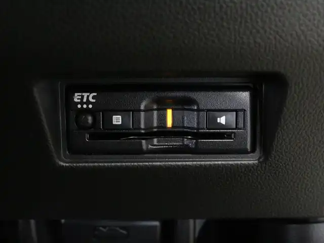 スズキ スイフト スポーツ 三重県 2023(令5)年 1.7万km ピュアホワイトP セーフティサポート/アイドリングストップ/純正8インチメモリナビ・地デジTV/・DVD/CD/・Bluetooth/全方位モニター/バックソナー/セルスタードライブレコーダー/セルスターGPSレーダー探知機/レーダークルーズコントロール/ブラインドスポットモニター/シートヒーター/ビルトインETC/純正17インチアルミホイール/LEDヘッドランプ/・オートライト/フロントフォグランプ/プッシュエンジンスタート/スマートキー×2/新車時保証書/取扱説明書