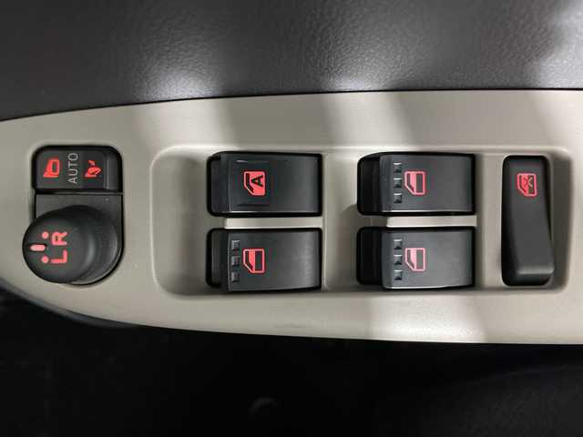 トヨタ パッソ モーダ　Gパッケージ 福岡県 2017(平29)年 7.5万km ブラックマイカメタリック/ダークエメラルドマイカ 2トーン 純正SDナビ/バックカメラ/フルセグテレビ/プッシュスタート/オートライト/ベンチシート/純正14インチアルミホイール/衝突軽減ブレーキ/純正LEDヘッドライト