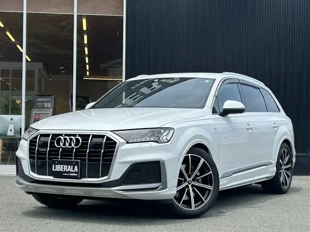 アウディ Ｑ７ 45TFSIクワトロアダプティブエアサスペンション 福岡県 2021(令3)年 6.8万km グレイシアホワイトメタリック アダプティブクルーズコントロール/レーンキープアシスト/ブライドンスポットモニター/マトリクスLEDヘッドライト/バーチャルコックピット/黒革シート/シートヒーター/エアサスペンション/パワーバックドア/純正ナビ/Applecarplay/androidauto/全方位カメラ/フルセグTV/Bluetooth/純正２１インチアルミホイール/ETC