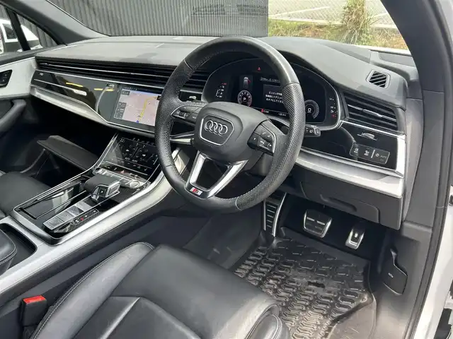アウディ Ｑ７ 45TFSIクワトロアダプティブエアサスペンション 福岡県 2021(令3)年 6.8万km グレイシアホワイトメタリック アダプティブクルーズコントロール/レーンキープアシスト/ブライドンスポットモニター/マトリクスLEDヘッドライト/バーチャルコックピット/黒革シート/シートヒーター/エアサスペンション/パワーバックドア/純正ナビ/Applecarplay/androidauto/全方位カメラ/フルセグTV/Bluetooth/純正２１インチアルミホイール/ETC