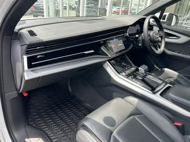 アウディ Ｑ７ 45TFSIクワトロアダプティブエアサスペンション 福岡県 2021(令3)年 6.8万km グレイシアホワイトメタリック アダプティブクルーズコントロール/レーンキープアシスト/ブライドンスポットモニター/マトリクスLEDヘッドライト/バーチャルコックピット/黒革シート/シートヒーター/エアサスペンション/パワーバックドア/純正ナビ/Applecarplay/androidauto/全方位カメラ/フルセグTV/Bluetooth/純正２１インチアルミホイール/ETC