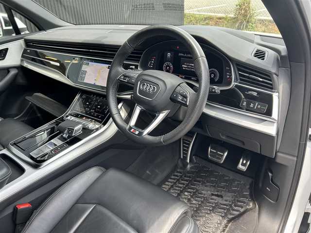 アウディ Ｑ７ 45 Sラインリミテッド 福岡県 2021(令3)年 6.8万km グレイシアホワイトメタリック アダプティブクルーズコントロール/レーンキープアシスト/ブライドンスポットモニター/マトリクスLEDヘッドライト/バーチャルコックピット/黒革シート/シートヒーター/エアサスペンション/パワーバックドア/純正ナビ/Applecarplay/androidauto/全方位カメラ/フルセグTV/Bluetooth/純正２１インチアルミホイール/ETC