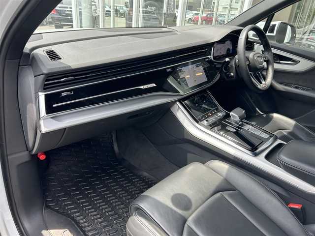 アウディ Ｑ７ 45 Sラインリミテッド 福岡県 2021(令3)年 6.8万km グレイシアホワイトメタリック アダプティブクルーズコントロール/レーンキープアシスト/ブライドンスポットモニター/マトリクスLEDヘッドライト/バーチャルコックピット/黒革シート/シートヒーター/エアサスペンション/パワーバックドア/純正ナビ/Applecarplay/androidauto/全方位カメラ/フルセグTV/Bluetooth/純正２１インチアルミホイール/ETC