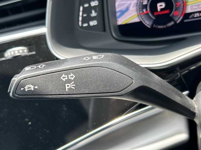 アウディ Ｑ７ 45 Sラインリミテッド 福岡県 2021(令3)年 6.8万km グレイシアホワイトメタリック アダプティブクルーズコントロール/レーンキープアシスト/ブライドンスポットモニター/マトリクスLEDヘッドライト/バーチャルコックピット/黒革シート/シートヒーター/エアサスペンション/パワーバックドア/純正ナビ/Applecarplay/androidauto/全方位カメラ/フルセグTV/Bluetooth/純正２１インチアルミホイール/ETC