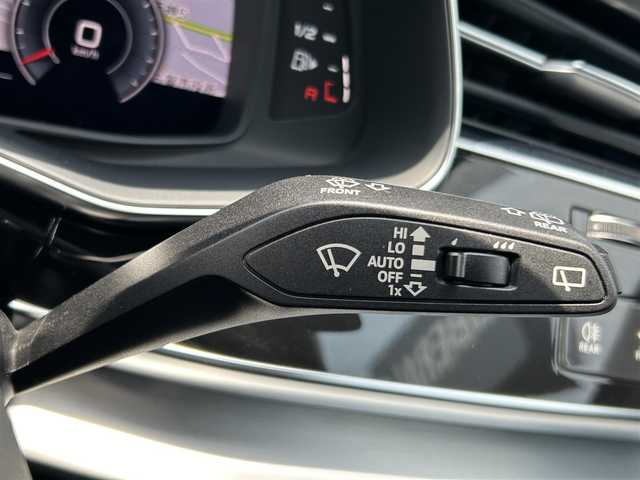 アウディ Ｑ７ 45 Sラインリミテッド 福岡県 2021(令3)年 6.8万km グレイシアホワイトメタリック アダプティブクルーズコントロール/レーンキープアシスト/ブライドンスポットモニター/マトリクスLEDヘッドライト/バーチャルコックピット/黒革シート/シートヒーター/エアサスペンション/パワーバックドア/純正ナビ/Applecarplay/androidauto/全方位カメラ/フルセグTV/Bluetooth/純正２１インチアルミホイール/ETC