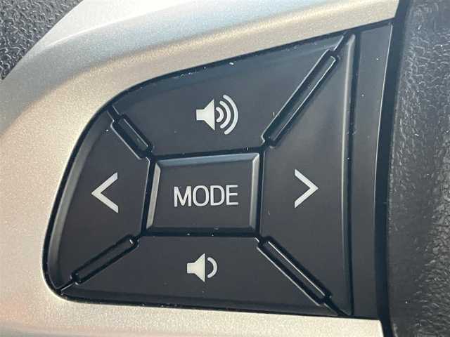 ダイハツ ムーヴ カスタム X VS SAⅢ 静岡県 2023(令5)年 0.8万km シャイニングホワイトパール エンジンスタートボタン/パワーステアリング/パワーウィンドウ/アイドリングストップ/スマートキー/オートエアコン/全方位カメラ/8インチメモリナビ（CD/DVD/BT/フルセグ）/ベンチシート/フロアマット/D席シートヒーター/純正アルミホイール/ABS/横滑り防止装置/レーンキープアシスト/コーナーセンサー/盗難防止装置/オートライト/オートマチックハイビーム/LEDヘッドライト/Wエアバック/衝突軽減システム
