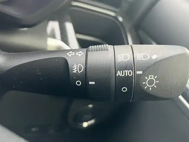 ダイハツ ムーヴ カスタム X VS SAⅢ 静岡県 2023(令5)年 0.8万km シャイニングホワイトパール エンジンスタートボタン/パワーステアリング/パワーウィンドウ/アイドリングストップ/スマートキー/オートエアコン/全方位カメラ/8インチメモリナビ（CD/DVD/BT/フルセグ）/ベンチシート/フロアマット/D席シートヒーター/純正アルミホイール/ABS/横滑り防止装置/レーンキープアシスト/コーナーセンサー/盗難防止装置/オートライト/オートマチックハイビーム/LEDヘッドライト/Wエアバック/衝突軽減システム