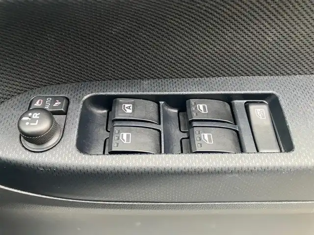 ダイハツ ムーヴ カスタム X VS SAⅢ 静岡県 2023(令5)年 0.8万km シャイニングホワイトパール エンジンスタートボタン/パワーステアリング/パワーウィンドウ/アイドリングストップ/スマートキー/オートエアコン/全方位カメラ/8インチメモリナビ（CD/DVD/BT/フルセグ）/ベンチシート/フロアマット/D席シートヒーター/純正アルミホイール/ABS/横滑り防止装置/レーンキープアシスト/コーナーセンサー/盗難防止装置/オートライト/オートマチックハイビーム/LEDヘッドライト/Wエアバック/衝突軽減システム
